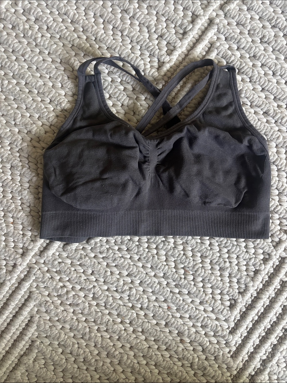 Unbranded / Boutique Seamless Strappy Sports Bra – Size Small – Charcoal Gray